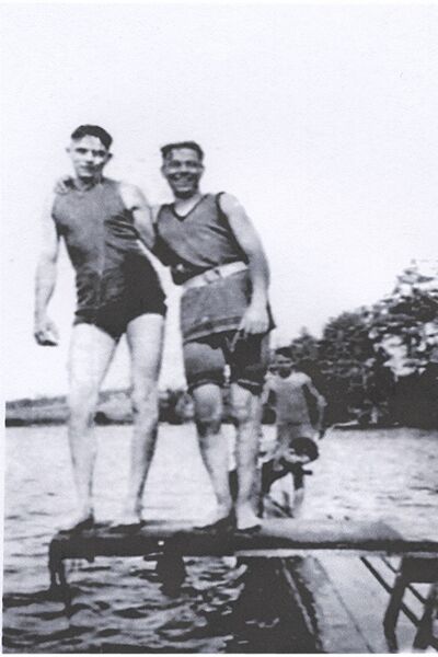File:Twins.jpg