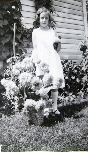 File:1930s Florence with prize dahlias Wright farm Berne NY.jpg