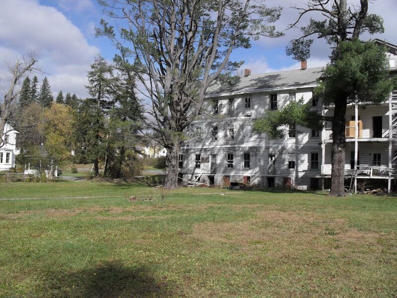 File:White Sulphur Springs 10 09.jpg