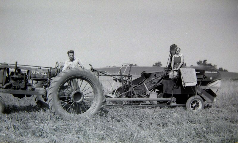 File:Frank and Luella Wright on harvester-4.jpg